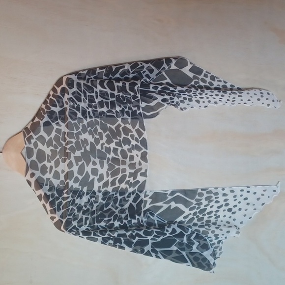 100% Silk Animal Print Scarf - Picture 3 of 11